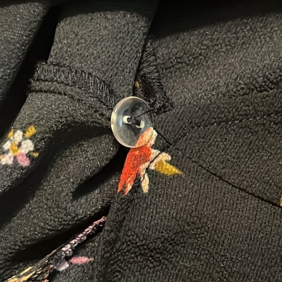 Bobeau Women's Front Wrap Black Floral Blouse Size L - Picture 7 of 12